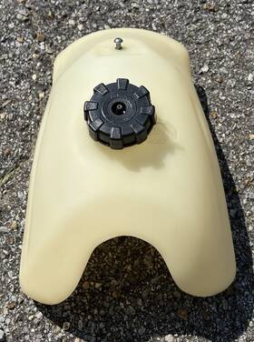 1313 Clarke Mfg New - Fuel / Gas Tank For 1987-1988 Honda Trx125 125 Plastic -new-